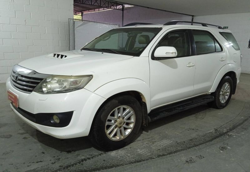 LOTE 22 TOYOTA/HILUX SW4 SRV 3.0 D-4D TURBO DIESEL 2014/2014