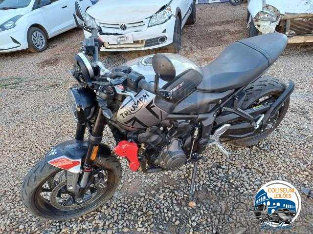 LOTE 21 TRIUMPH TRIDENT 660 2023/2024 