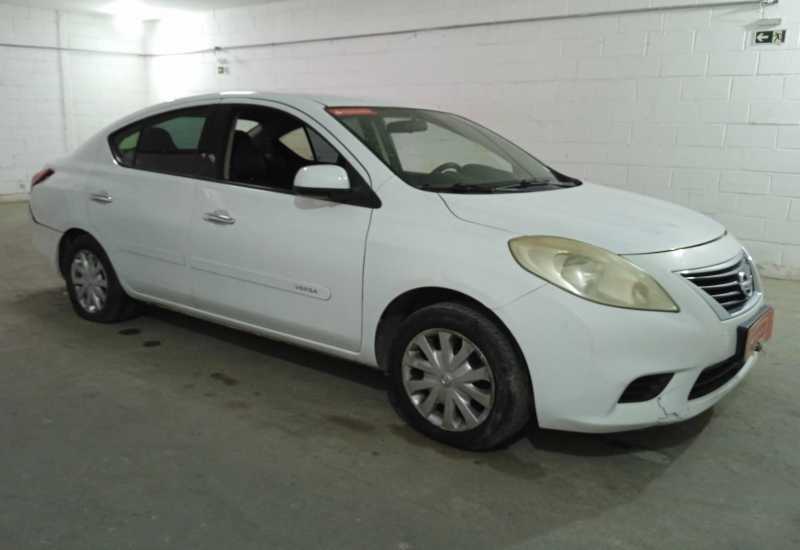 LOTE 038 - Versa SV 1.6 16V 2014
