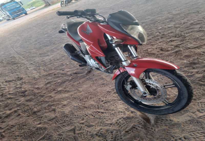 LOTE 015 - CB 300 R 2014