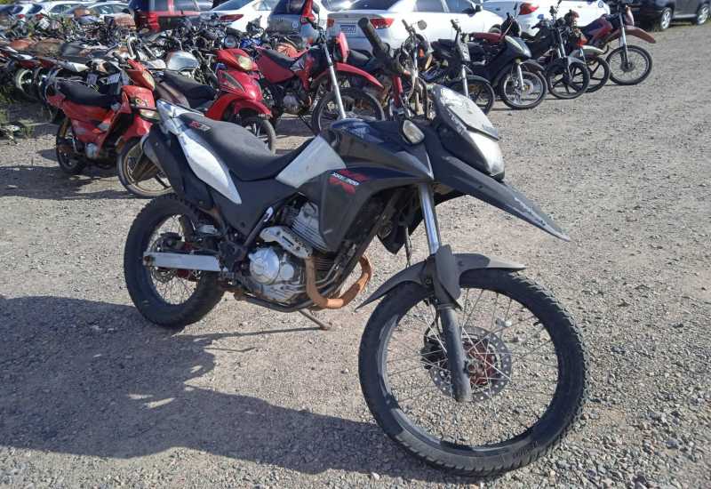LOTE 013 - XRE 300 2015