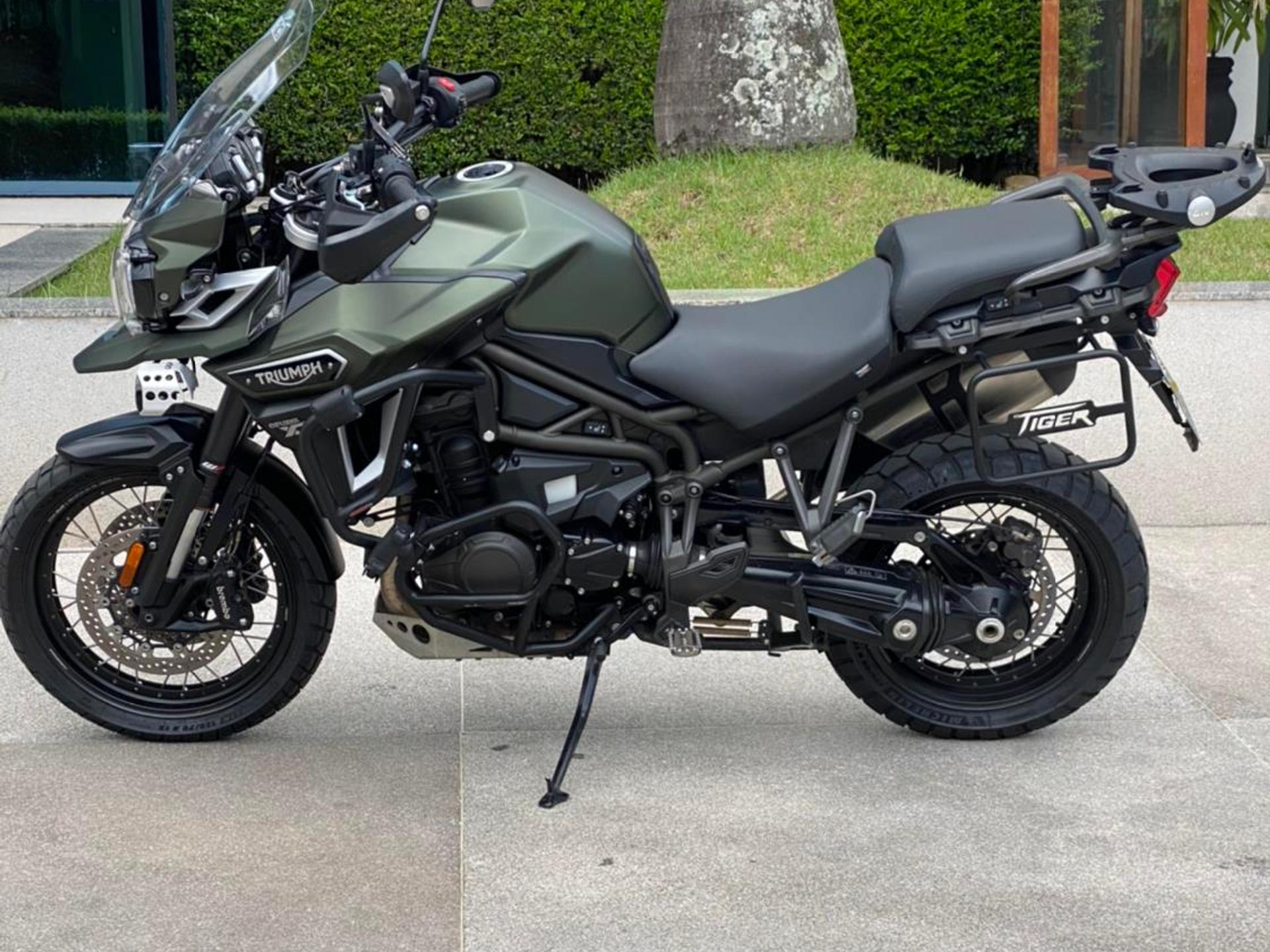 LOTE 16 TRIUMPH TIGER EXPLORER XCA 2017/2017 
