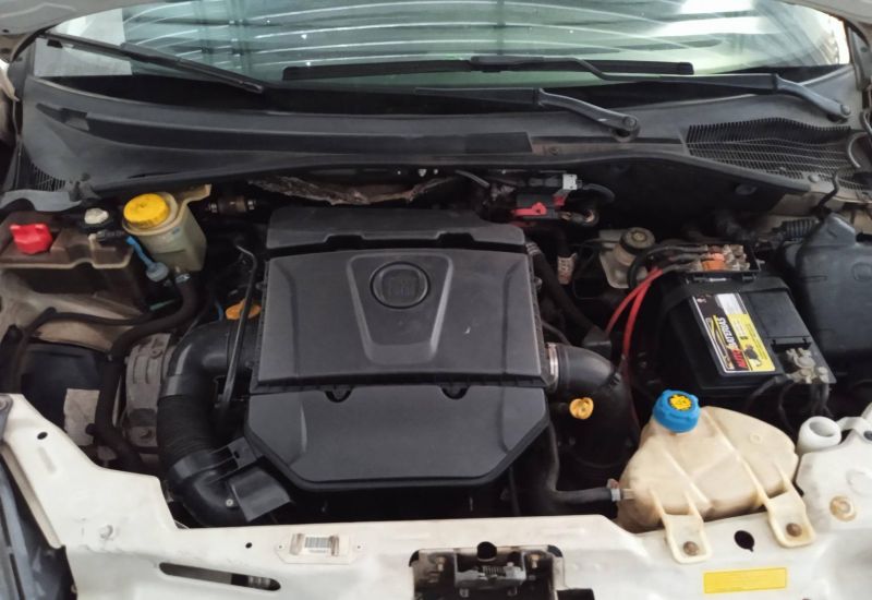 LOTE 37 FIAT/PUNTO ESSENCE DUALOGIC 1.6 16V E.TORQ FLEX 2012/2013